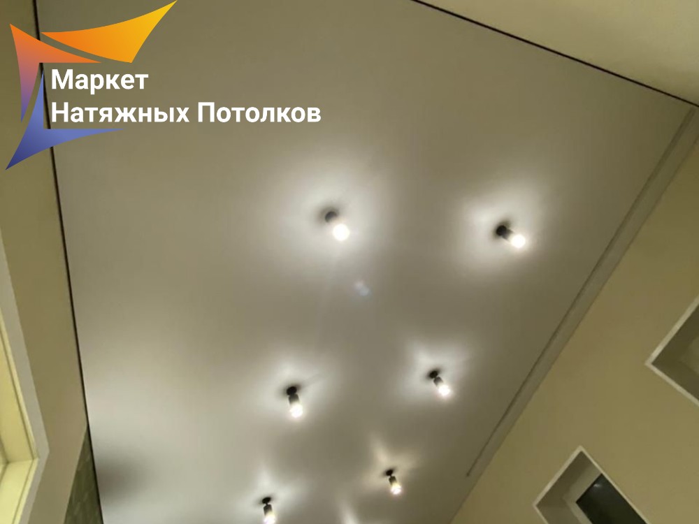 Современный потолок под ключ в коттедже